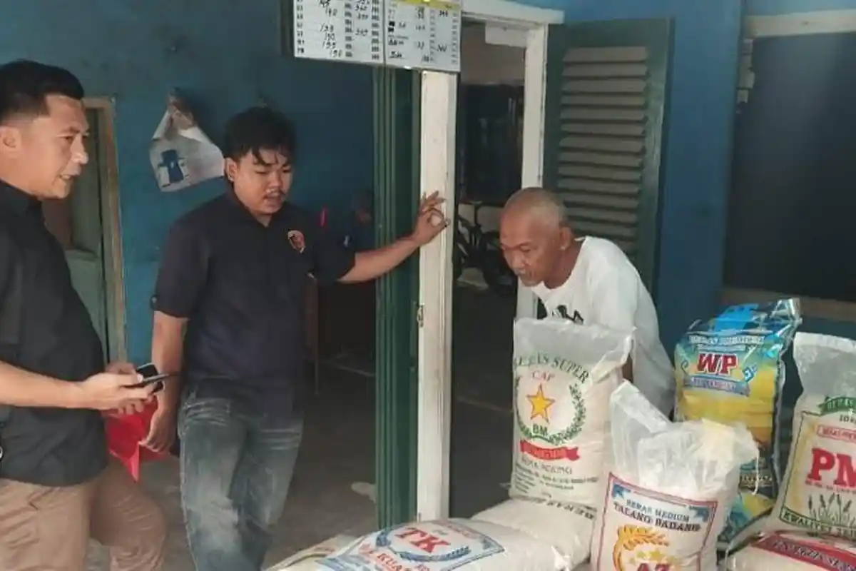 Polres-Tanggamus-cek-harga-pangan-di-pasar-kota-agung